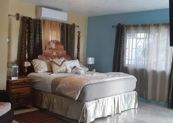Hill View Vacational 1 Bedroom Bed & Breakfast *